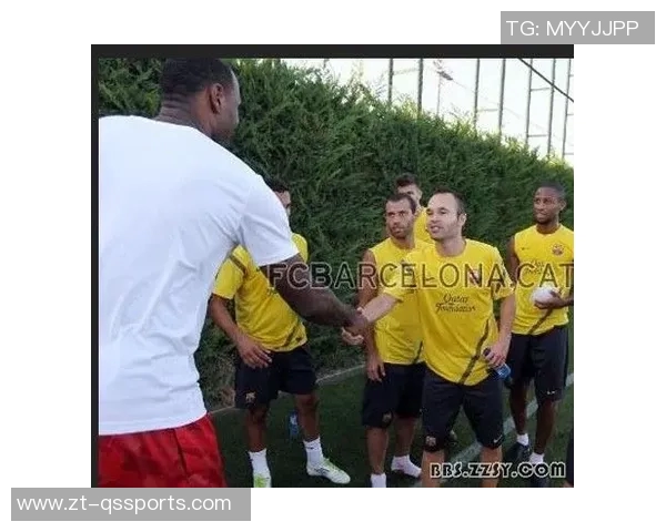 伊涅斯塔造访巴萨训练基地,与佩德里、亚马尔等人合影 伊涅斯塔造访巴萨训练基地,与佩德里、亚马尔等人合影